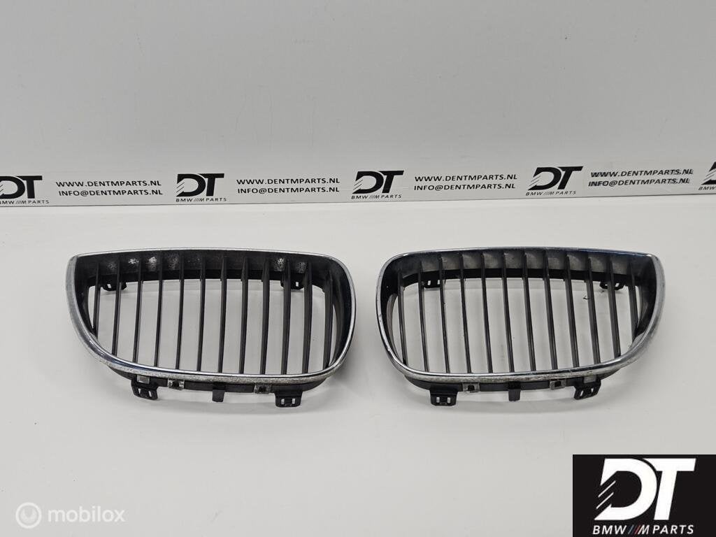 Grille set BMW 1-serie E81 E87 51137077129 51137077130, Gebruikt, Ophalen of Verzenden, BMW, BMW