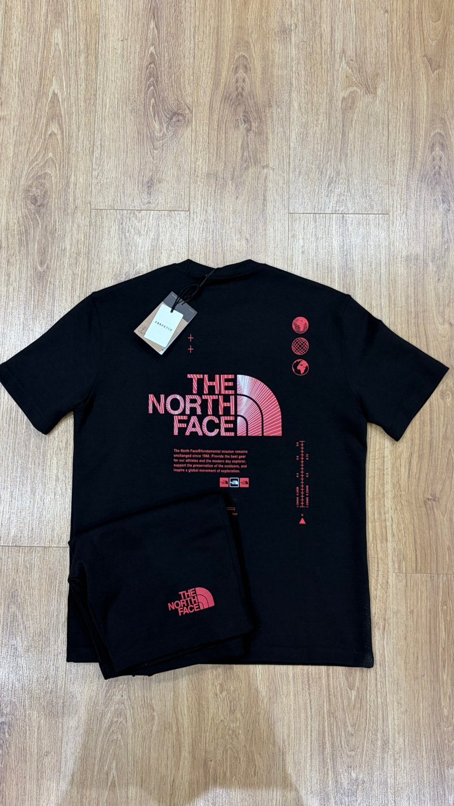 T-shirt et Short The North Face Noir et Rouge, Kleding | Heren, T-shirts, Ophalen of Verzenden, Nieuw, Maat 48/50 (M), Zwart