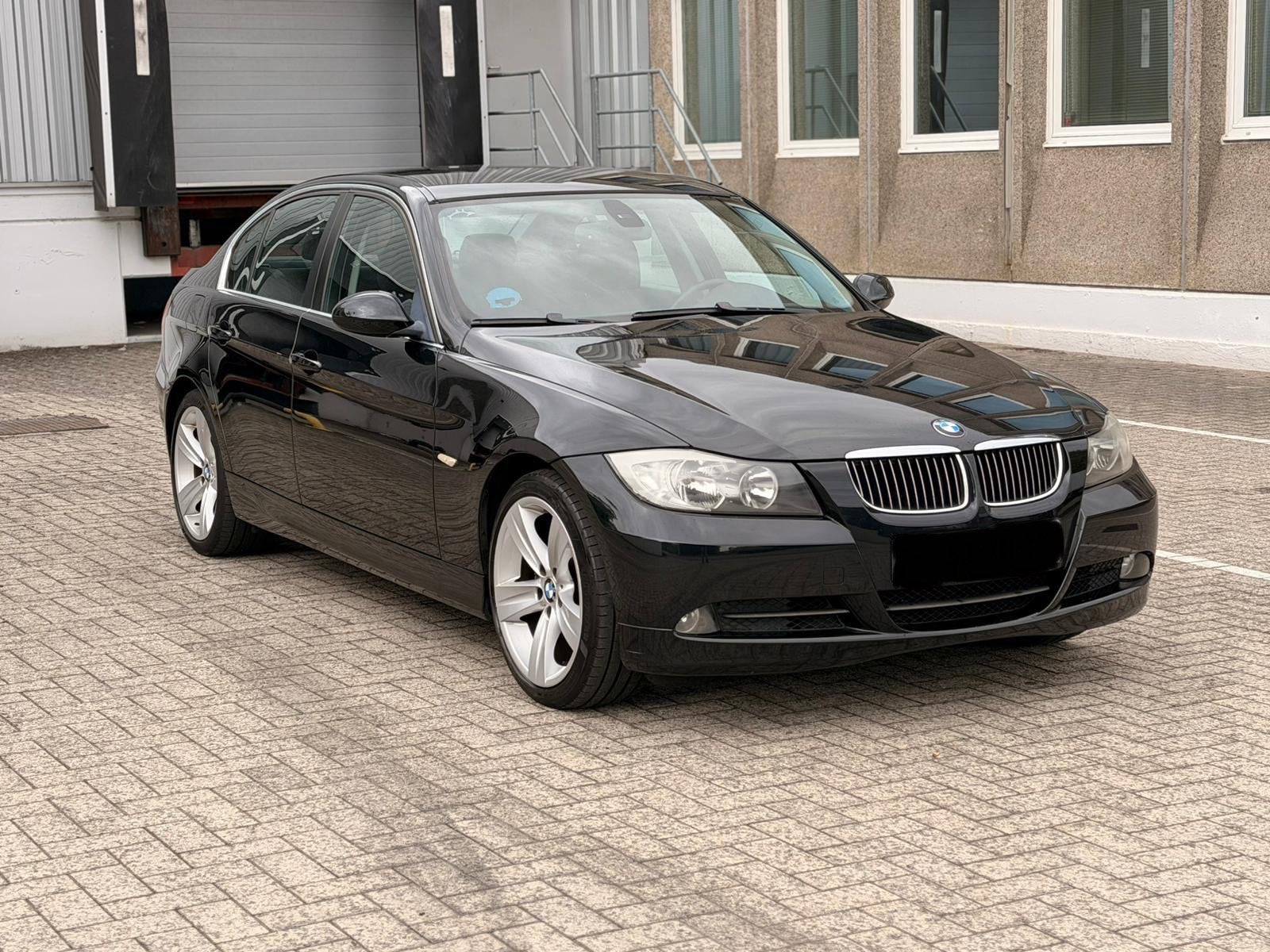 BMW 325i E90 – 218Ch - ESSENCE – BOÎTE MANUELLE, Autos, Achat, Entreprise, Boîte manuelle, Noir