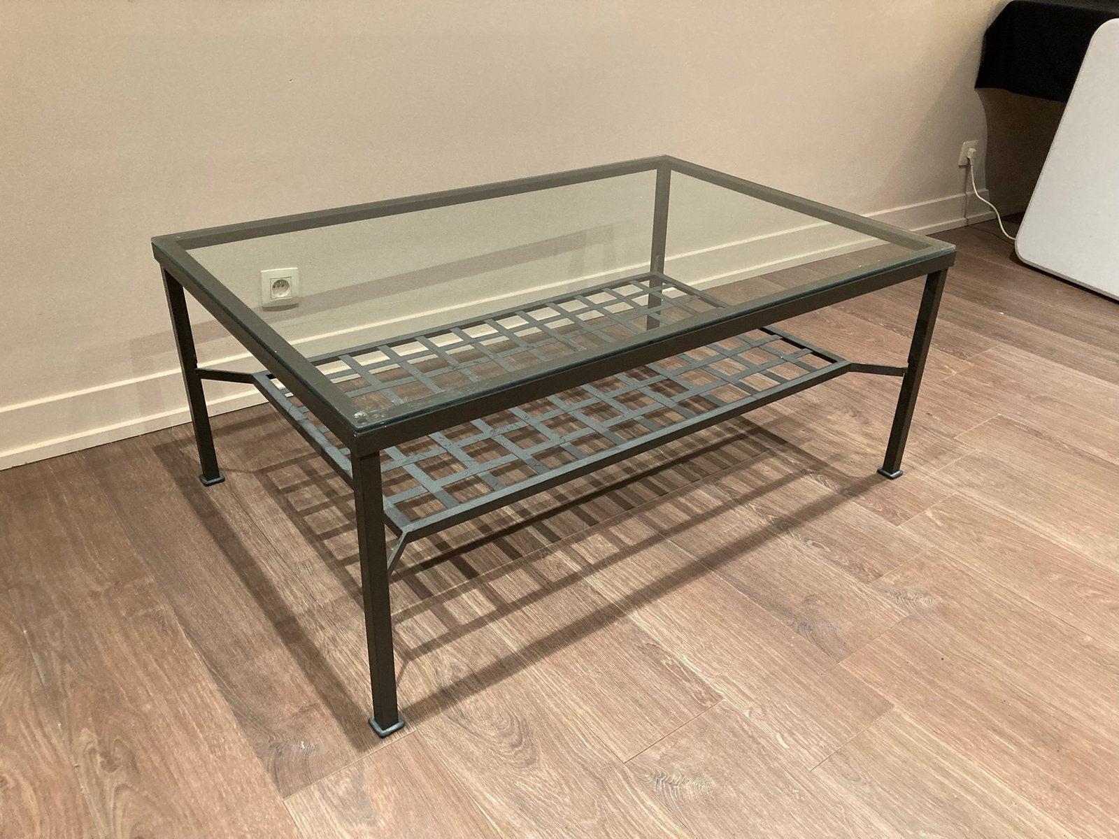 Salontafel met glazen blad, Huis en Inrichting, Tafels | Salontafels, Ophalen, Zo goed als nieuw, Metaal