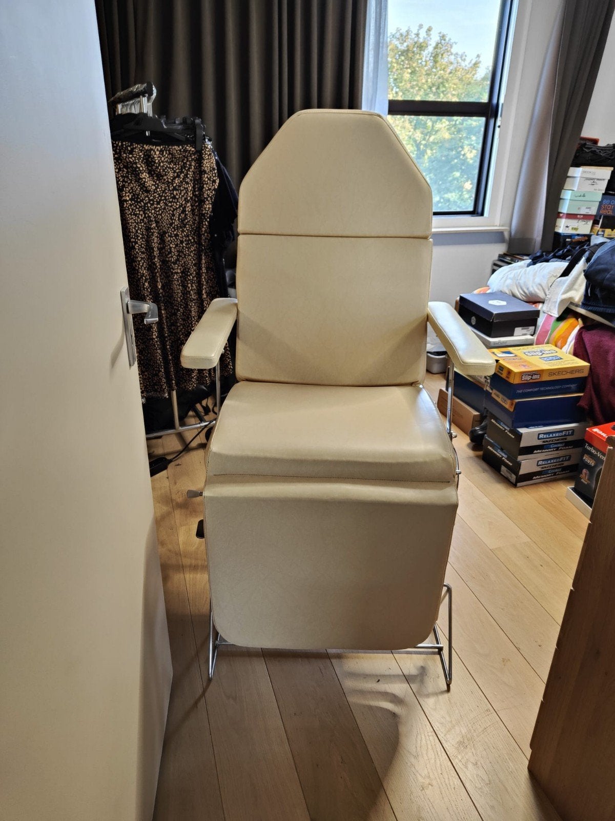 fauteuil d'esthétique et de massage., 150 cm ou plus, Enlèvement, Utilisé, 50 à 75 cm