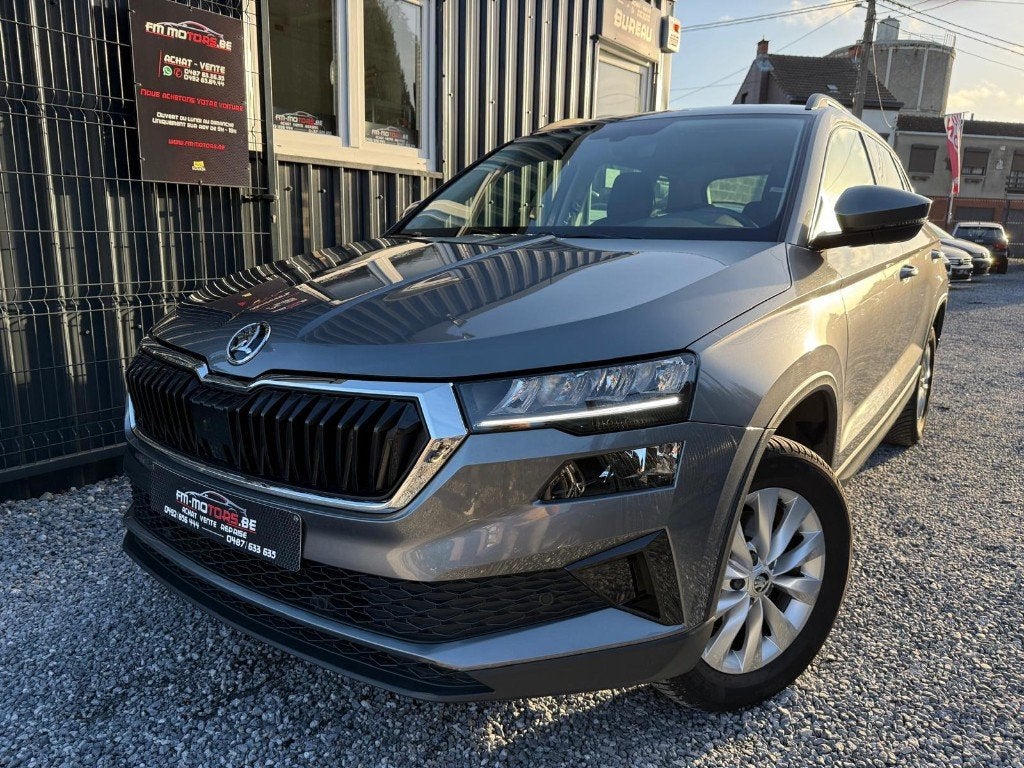 Skoda Karoq 1.0 TSI/ Maintenance + Keuring + 1 jaar garantie, Auto's, Voorwielaandrijving, Dealer onderhouden, Stof, Lederen bekleding