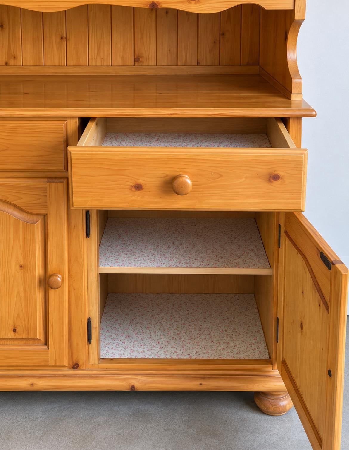 Buffet/vitrine en pin rural — bois massif, Enlèvement, Comme neuf