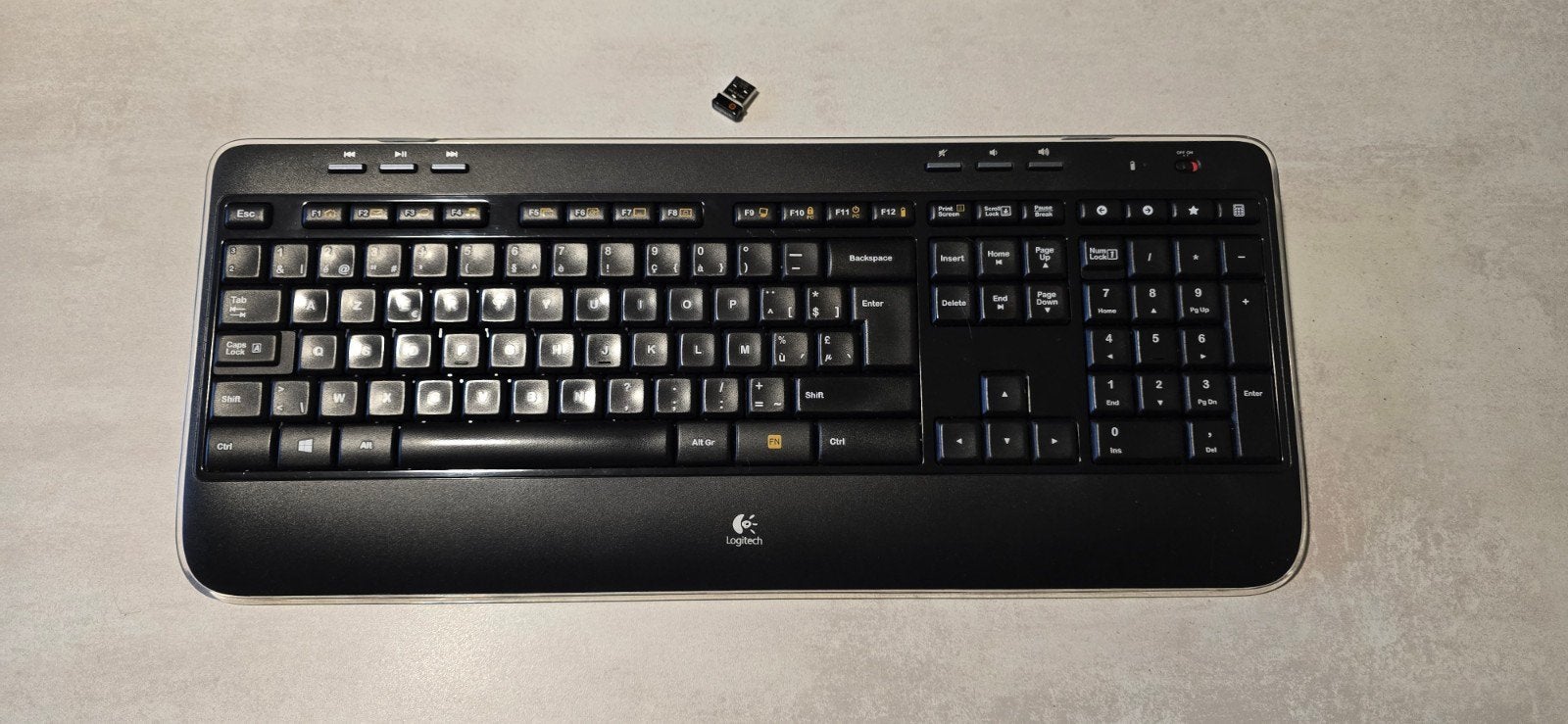 Logitech K520 draadloos toetsenbord - Azerty BR, Computers en Software, Ergonomisch, Logitech, Azerty, Ophalen of Verzenden
