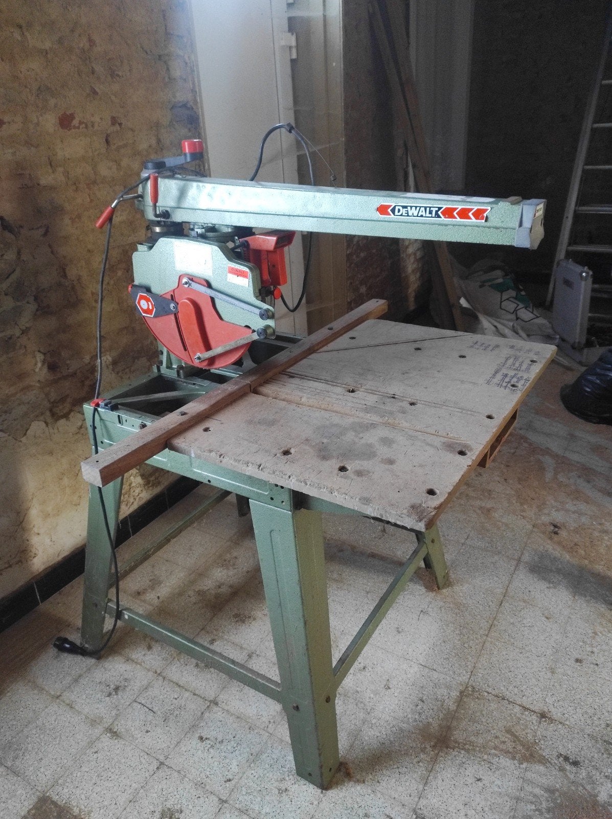 Dewalt dw 8101 radiaalzaag afkortzaag 230v, Doe-het-zelf en Bouw, Ophalen, Afkortzaag
