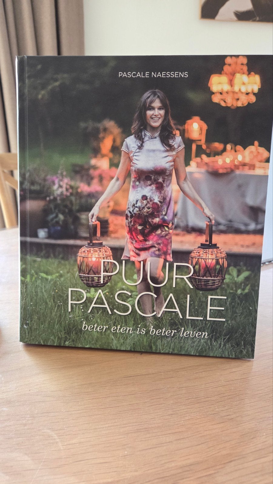Pascale Naessens eten boeken, Ophalen