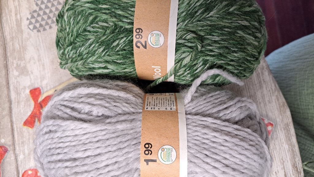2 bollen wol grijs en groen, Ophalen of Verzenden, Nieuw, Breien of Haken, Wol of Garen