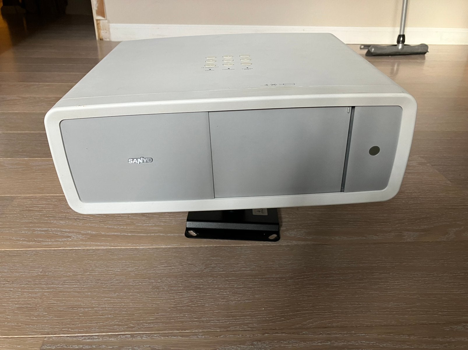 Sanyo PLV-Z700 LCD Projector - Full HD Thuisbioscoop, Ophalen of Verzenden, Zo goed als nieuw