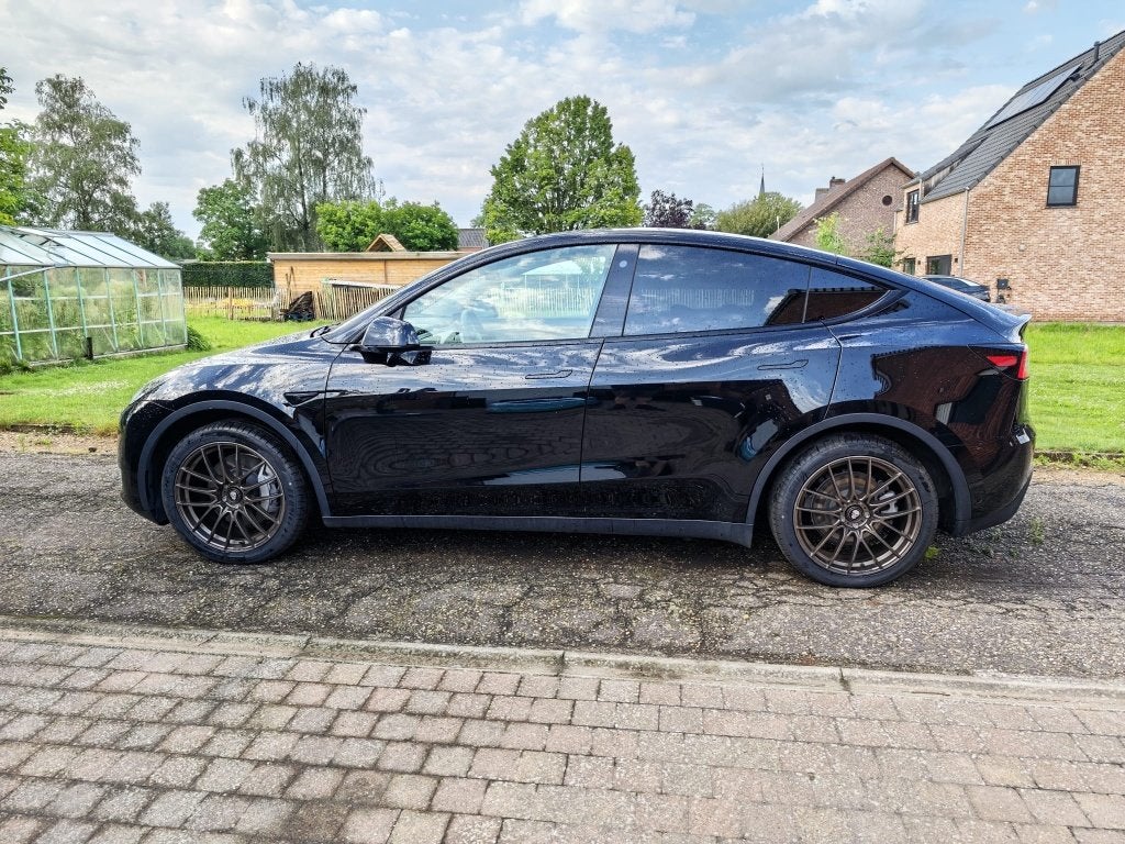 Tesla Model Y Long Range RWD - Pilote automatique avancé, Autos, Cuir, Achat, Climatisation automatique, Noir