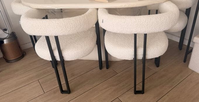 Lot de 4 chaises design en bouclette blanche, Enlèvement, Comme neuf, Crème
