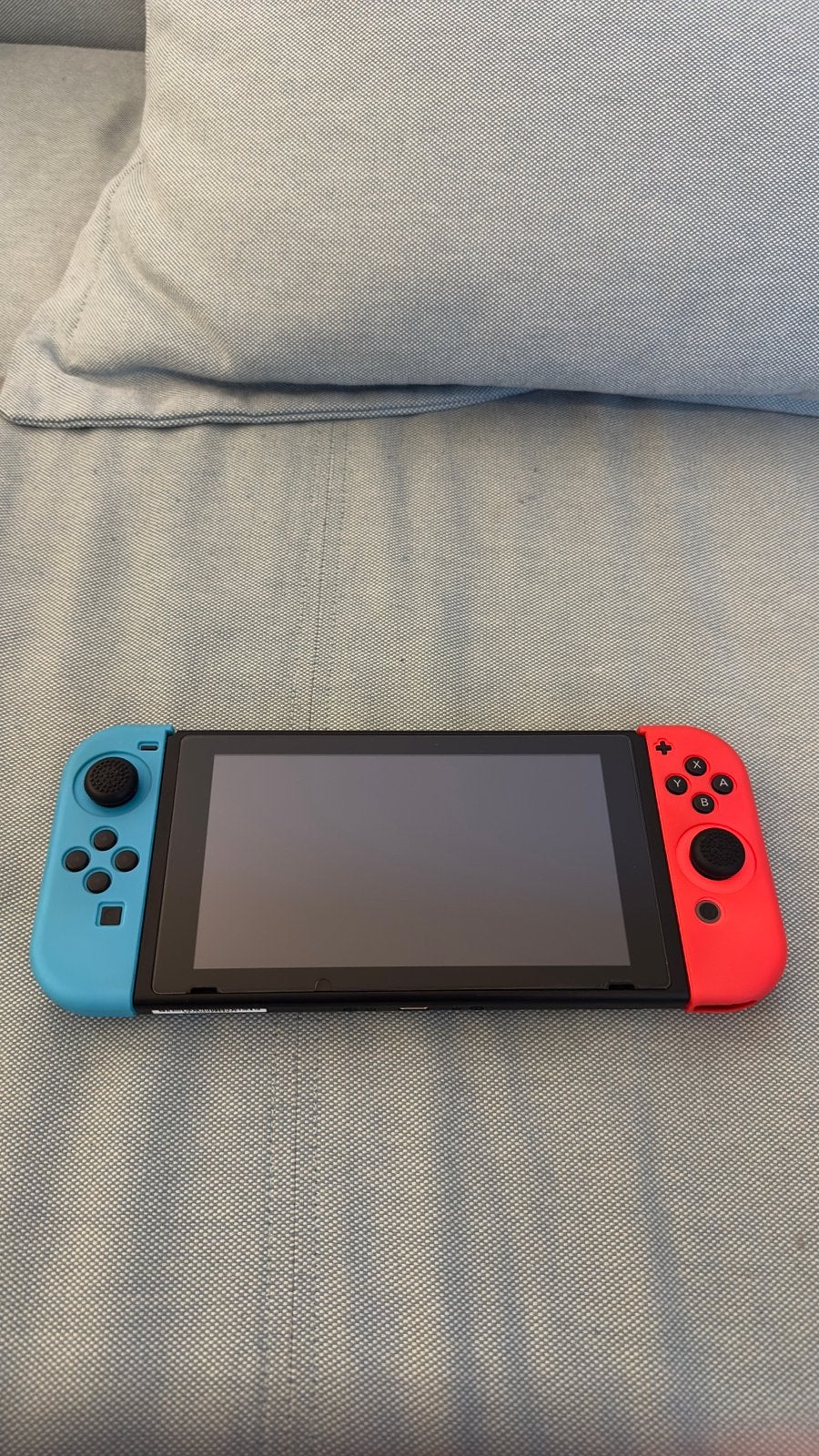 Nintendo Switch + jeux + housse – Très bon état, Games en Spelcomputers, Ophalen, Met games, Met 2 controllers, Zo goed als nieuw
