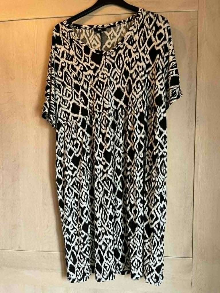kleed stretch c&a zwart creme 48, Kleding | Dames, Grote Maten, Ophalen of Verzenden, Zo goed als nieuw, Zwart, Jurk
