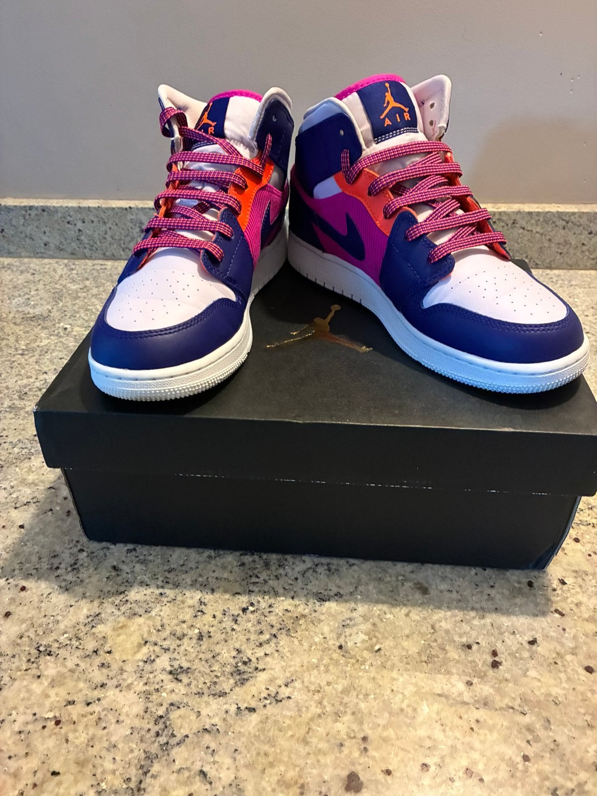 Baskets Nike Air Jordan 1 MID authentique taille 39, Enlèvement, Comme neuf