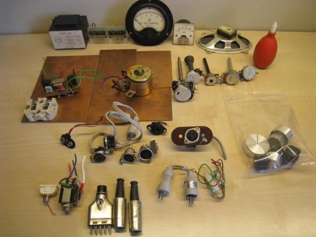 Elektronica materiaal : transfo, amp meter, motor, potmeters, Ophalen