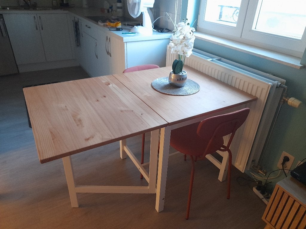 Tafel + 2 stoelen, Ophalen, 50 tot 100 cm, Zo goed als nieuw, Minder dan 100 cm