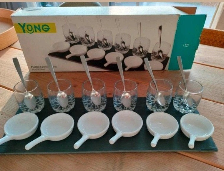 Aperitief set Yong. Niet gebruikt. 18 stuks met leitje., Verre ou Verres, Comme neuf, Verre, Enlèvement