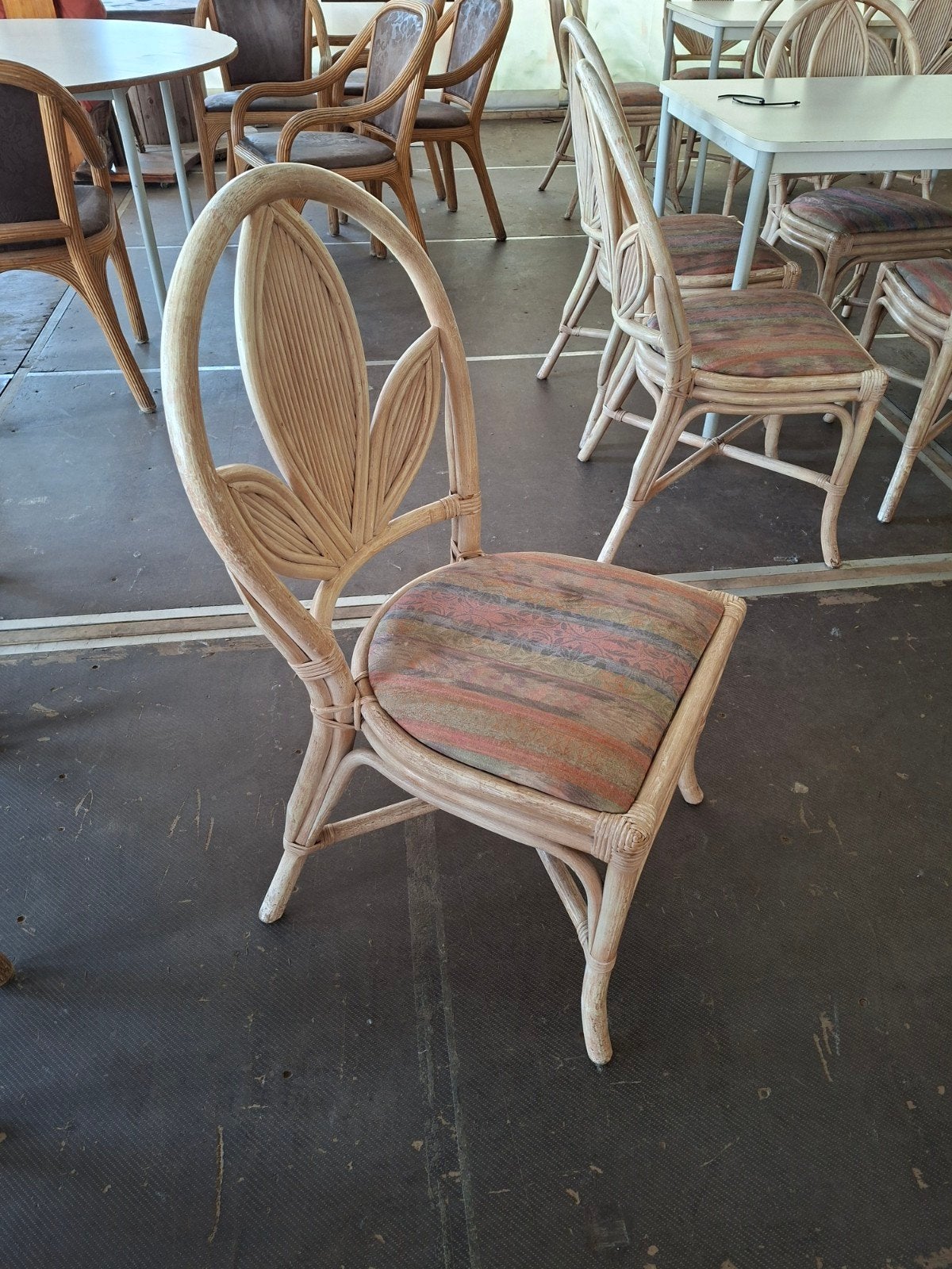 Lot de 80 chaises, Enlèvement