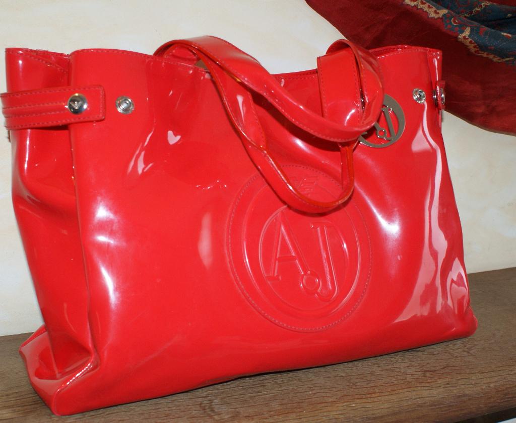 ARMANI JEANS, Sac à main rouge vernis logotypé AJ COMME NEUF, Enlèvement ou Envoi, Comme neuf, Rouge, Sac à main