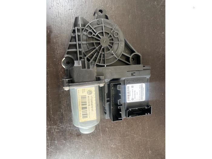 Moteur de vitre portière d'un Volkswagen Caddy, Autos : Pièces & Accessoires, Enlèvement ou Envoi, 3 mois de garantie, Utilisé