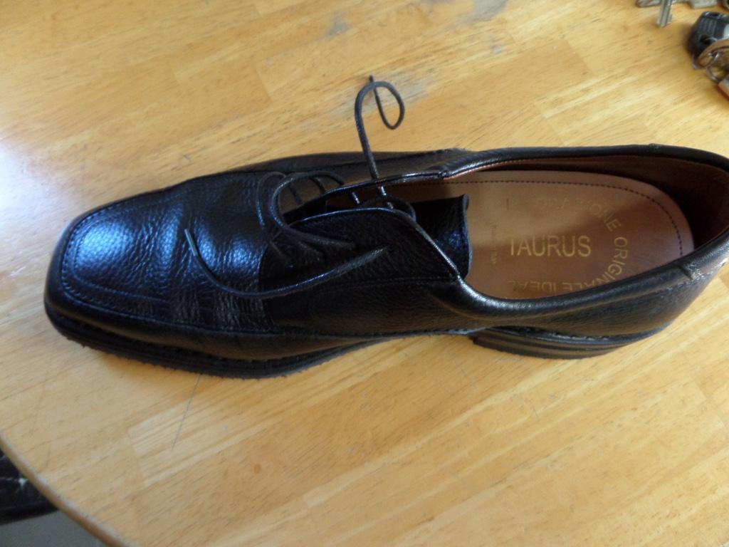 Chaussure homme TAURUS, Enlèvement ou Envoi