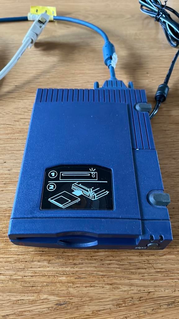 Iomega Zip 100 Plus incl SCSI kabel, Ophalen
