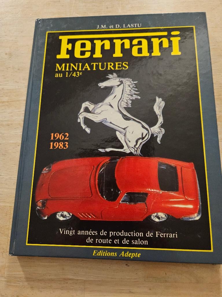 Boek Ferrari miniatures 1/43, Boeken, Auto's | Boeken, Ophalen of Verzenden, Gelezen, Ferrari, Editions adapte