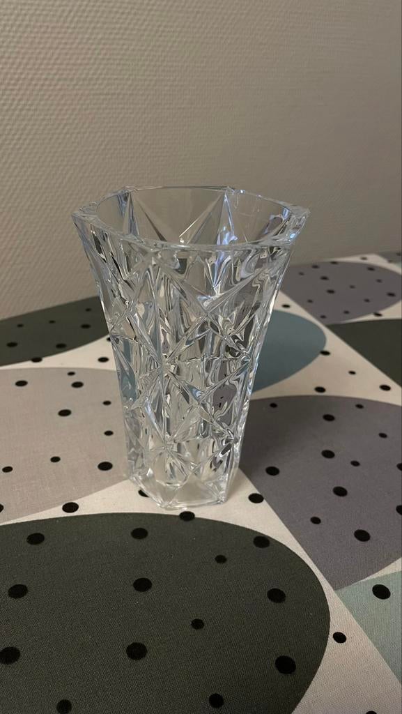 Vase en verre, Verre