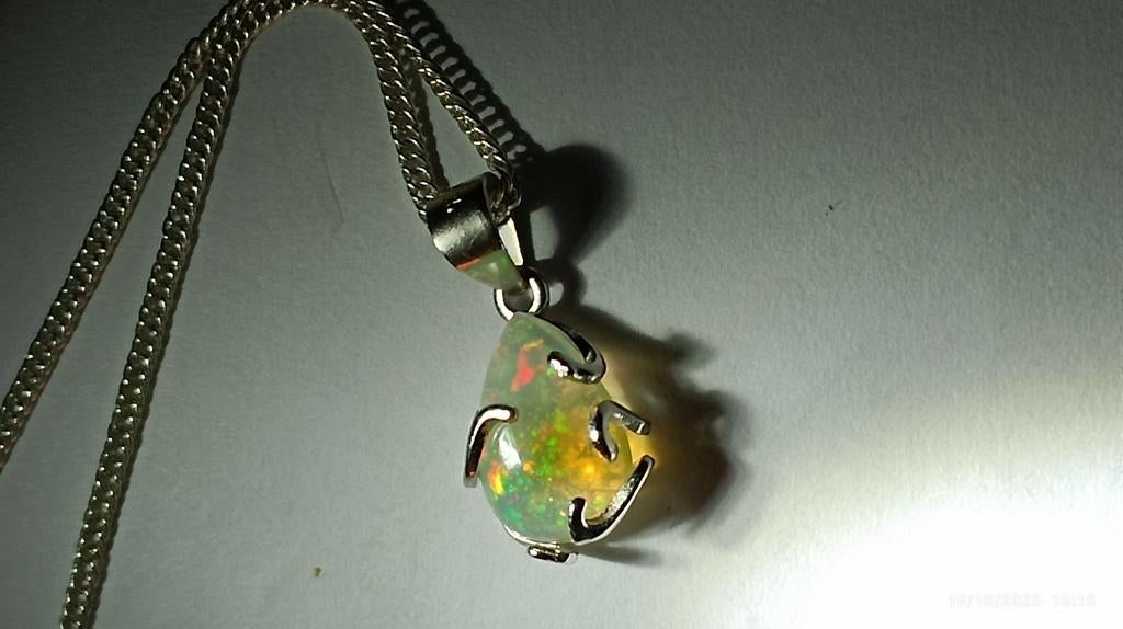 Pendentif en argent massif avec opale naturelle d'Éthiopie, Neuf, Enlèvement ou Envoi, Avec pierre précieuse, Argent