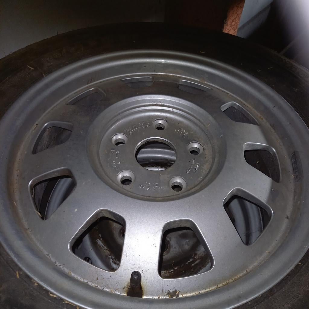 Neuf jante golf volkswagen audi pneu neuf 195x65x15  91v, Enlèvement ou Envoi