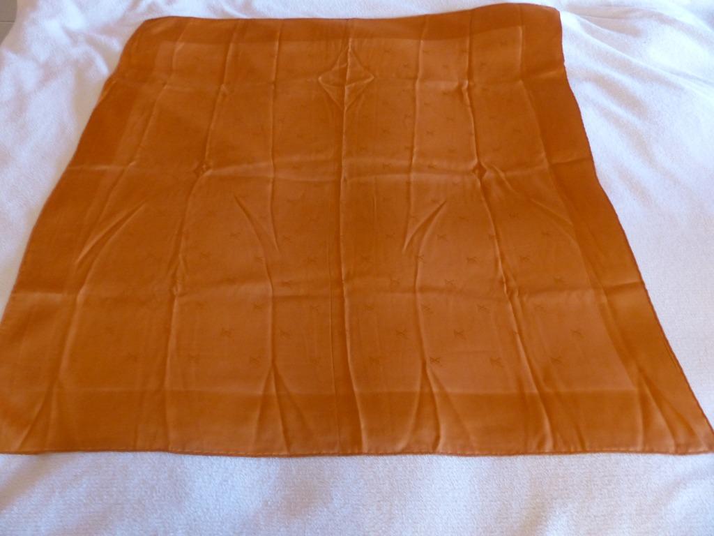 Foulard  soie Louis Vuitton, Enlèvement ou Envoi, Comme neuf