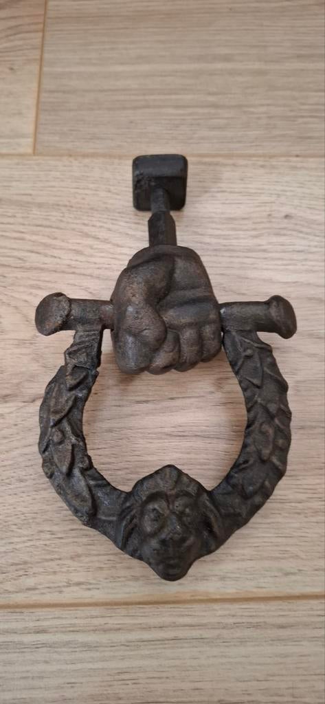 Antieke deurklopper, hand met ring, lauwerkrans+leeuwenkop, Enlèvement ou Envoi