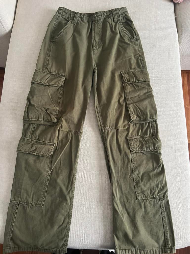 Pantalon cargo Bershka taille 38, Ophalen of Verzenden, Zo goed als nieuw
