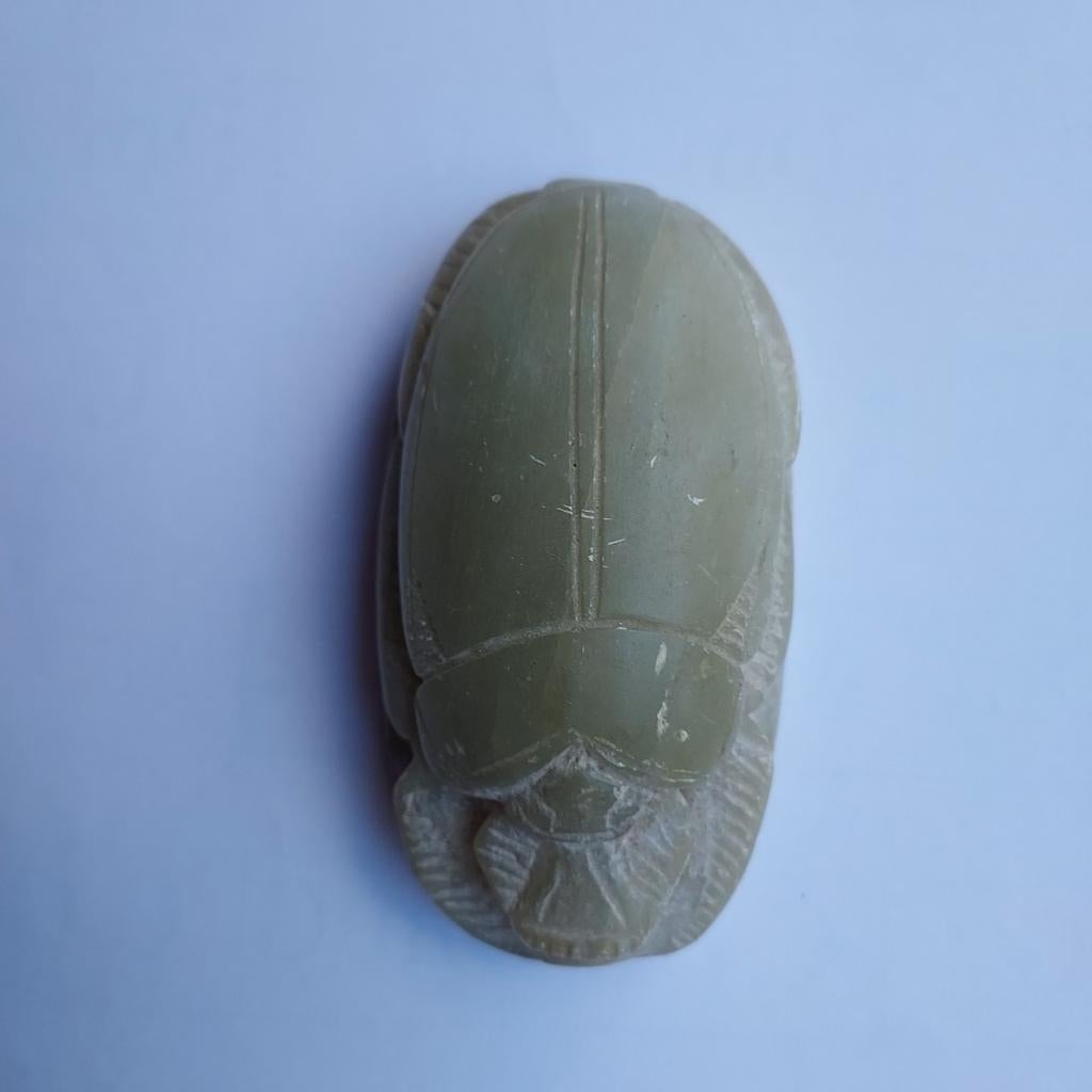 Egyptische scarabee met hiërogliefen, Enlèvement