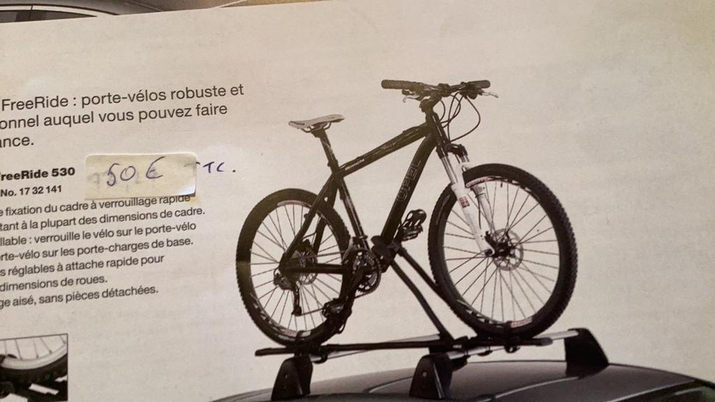 Porte velo thule free ride 530, Pneus larges, Comme neuf, Galerie de toit, Enlèvement