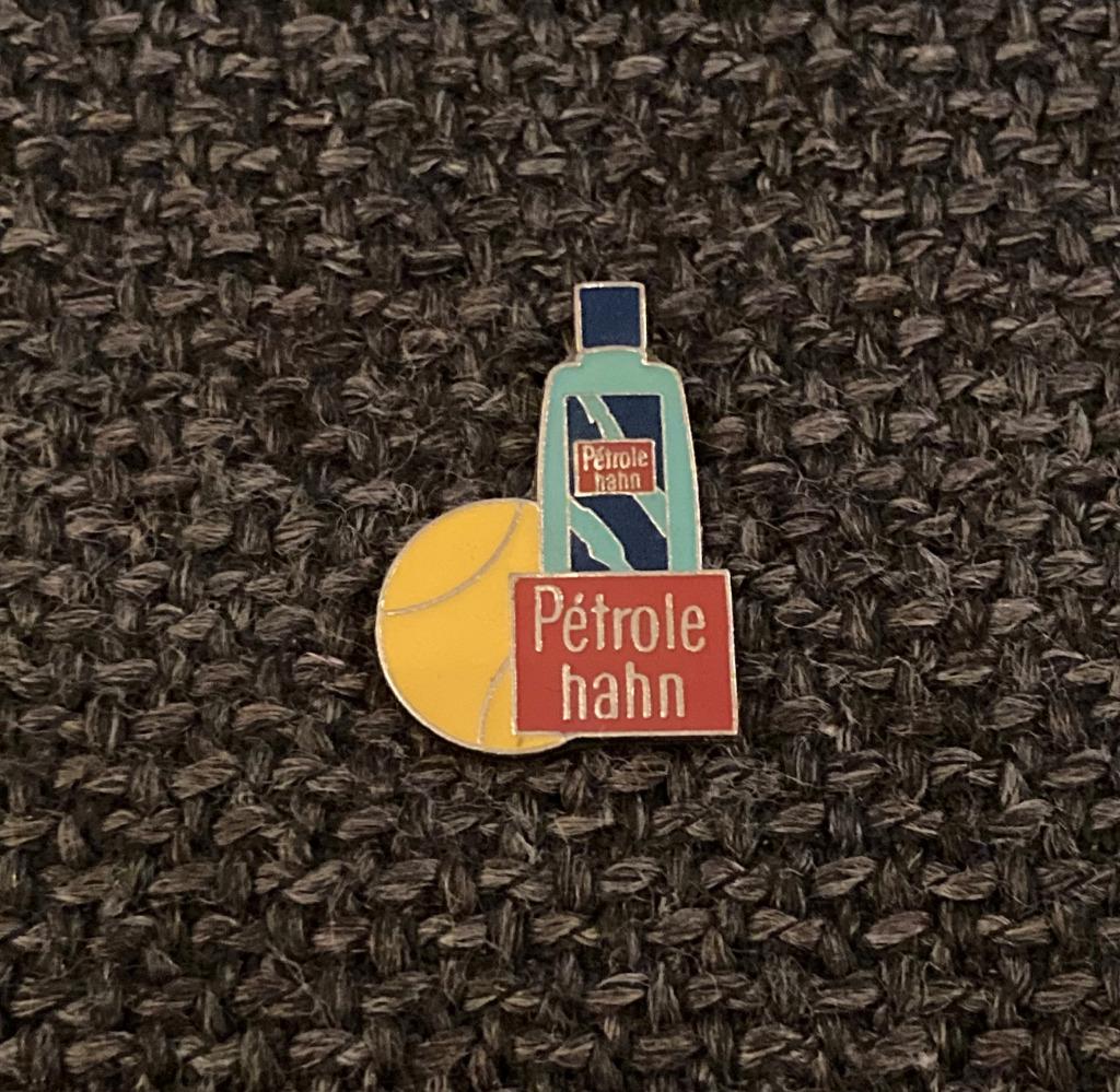 PIN - PÉTROLE HAHN - LOTION - SHAMPOO, Envoi, Utilisé, Marque, Insigne ou Pin's