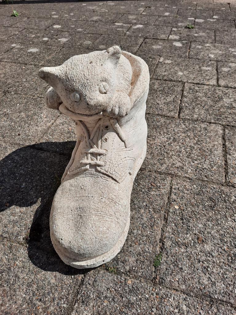 Tuinbeeld: Kat in schoen, Tuin en Terras, Ophalen, Dierenbeeld, Gebruikt, Onbekend