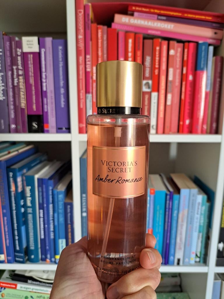 Victoria's Secret bodymist Amber Romance, Bijoux, Sacs & Beauté, Enlèvement ou Envoi