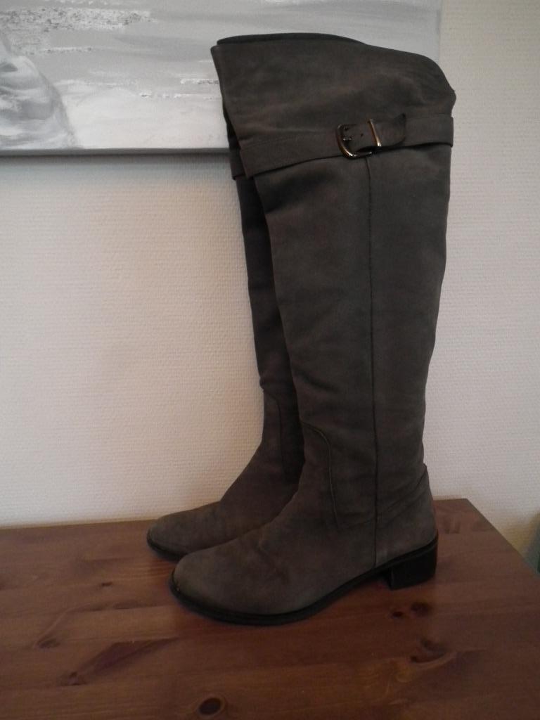 Bottes en daim gris, pour femme. pointure 40 (Lilian), Lilian Italie, Gris, Porté, Bottes hautes
