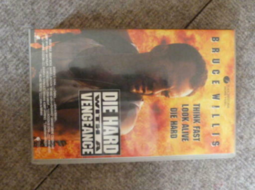 VHS video casette DIE HARD WITH A VENGEANCE Bruce Willis, Tous les âges, Enlèvement ou Envoi, Action et Aventure