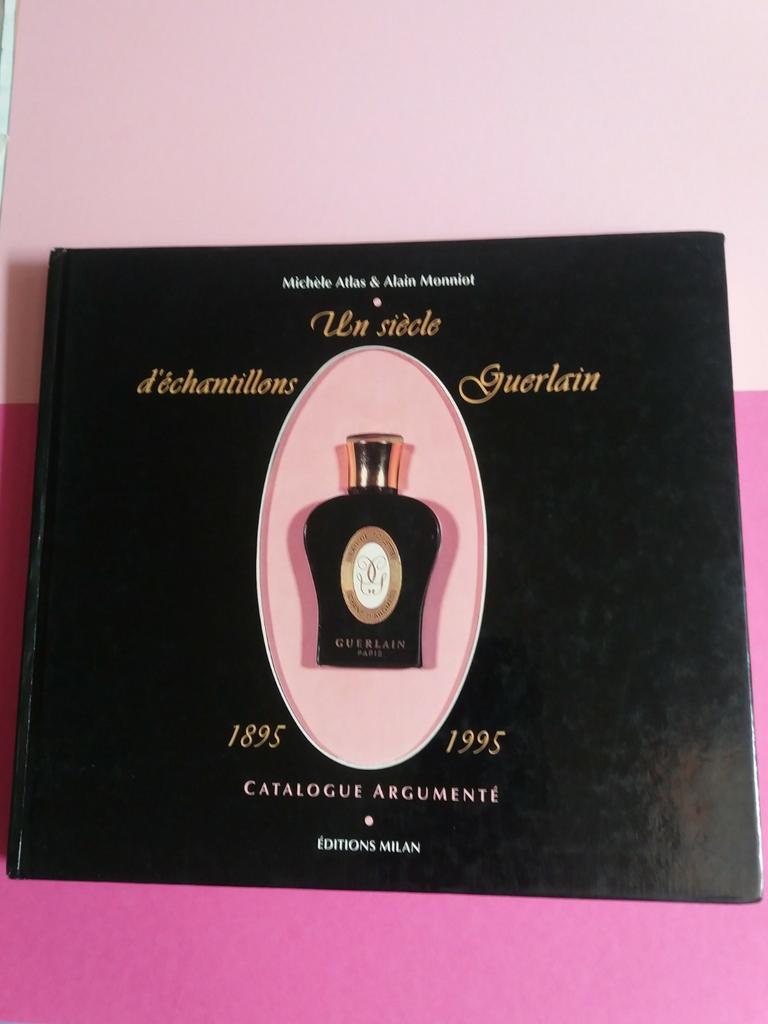 Un siècle d'échantillons Guerlain 1895 1995 livraison gratui, Collections, Enlèvement ou Envoi, Comme neuf