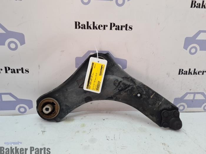 Bras de suspension bas avant gauche d'un Renault Grand Sceni, -, Renault, -, 3 mois de garantie