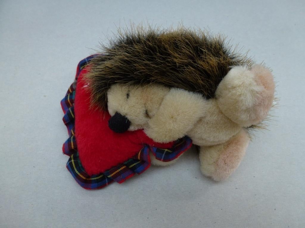 egeltje met rood kussen Leafy Lane Russ, Kinderen en Baby's, Speelgoed | Knuffels en Pluche, Ophalen of Verzenden, Nieuw, Overige typen
