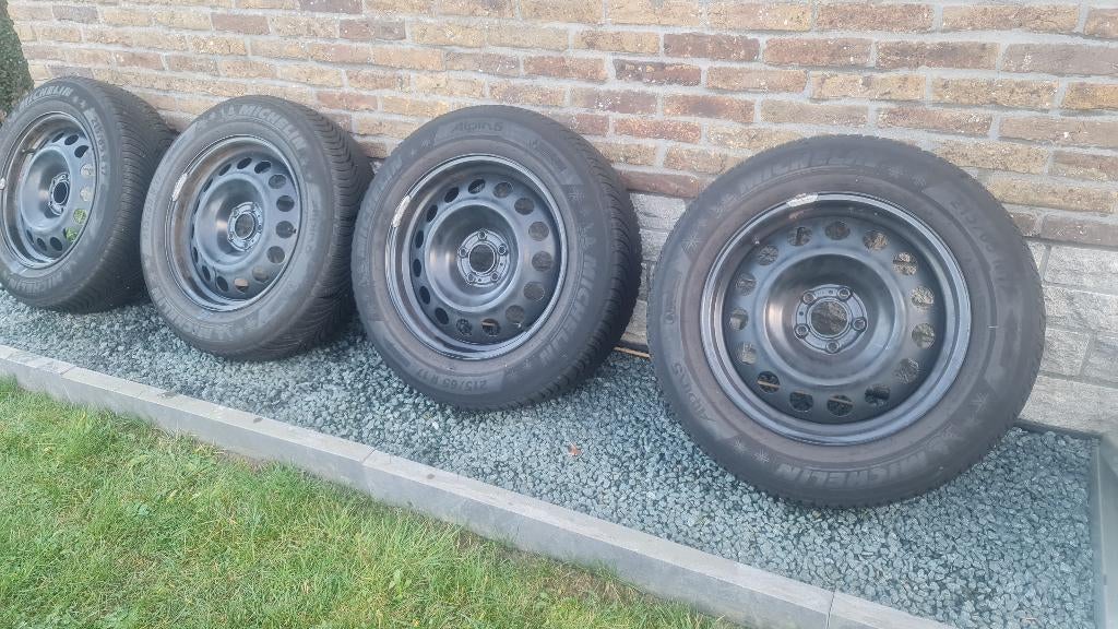 Set 4 winterbanden Michelin Alpin 5, Auto-onderdelen, Banden en Velgen, Ophalen, Velg(en), 17 inch, Winterbanden