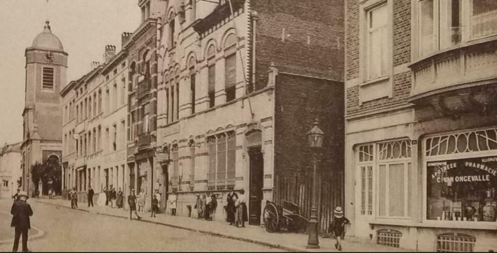 Carte Postale Uccle La poste et rue du Postillon, Collections, Enlèvement ou Envoi, Non affranchie, Bruxelles (Capitale)