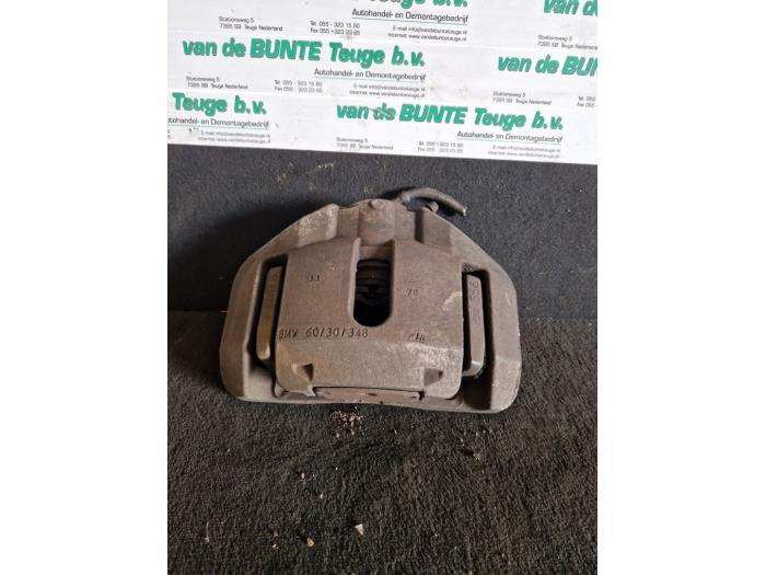 Etrier de frein (pince) avant droit d'un BMW 5-Serie, Enlèvement ou Envoi, 3 mois de garantie, Utilisé, BMW