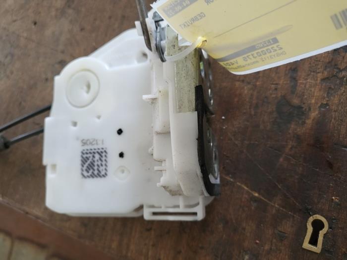 Serrure portière mécanique 4portes avant droite d'un Mitsu, Enlèvement ou Envoi, 3 mois de garantie, Utilisé, Mitsubishi