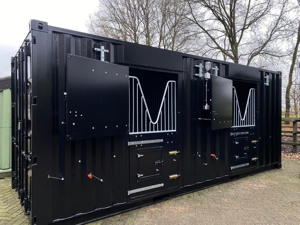 Containerstal / financial lease !!, Stalling, 2 of 3 paarden of pony's