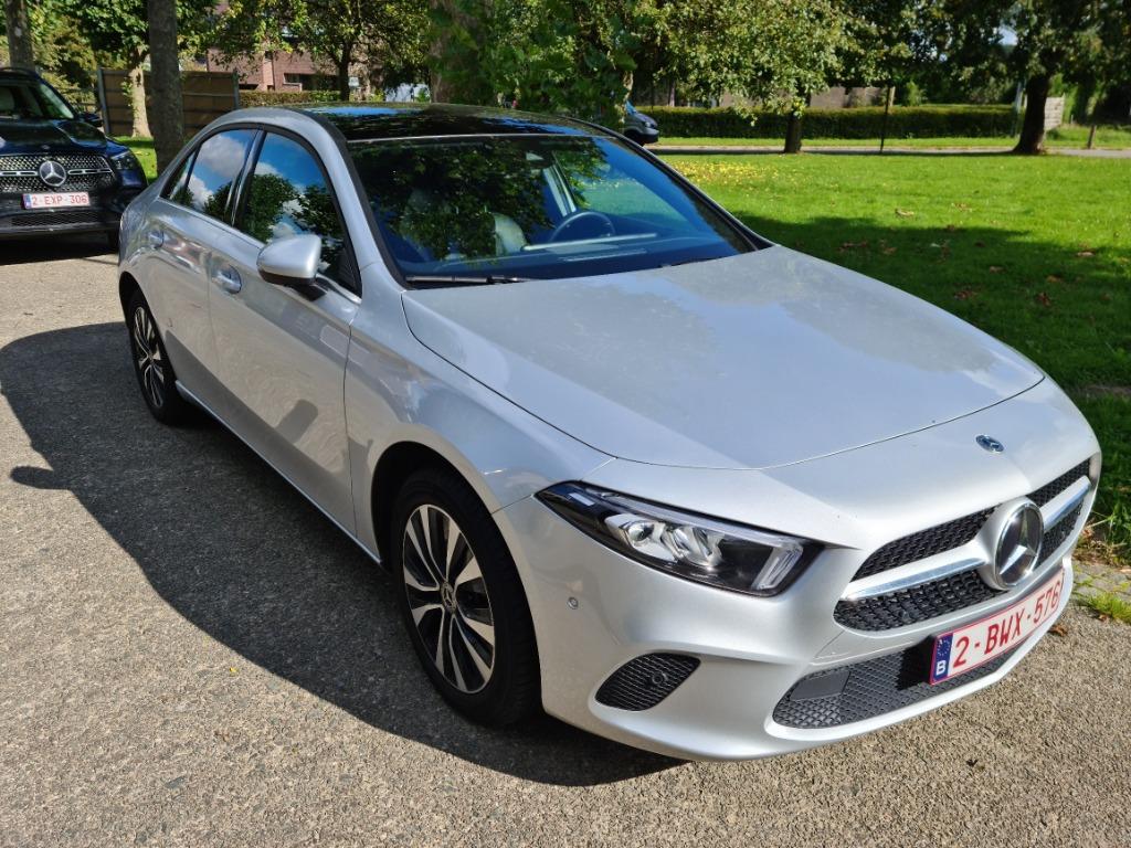 Mercedes-Benz A250e Berline Business Solution, Auto's, Mercedes-Benz, Automaat, Achterwielaandrijving, Leder en Stof, Dealer onderhouden