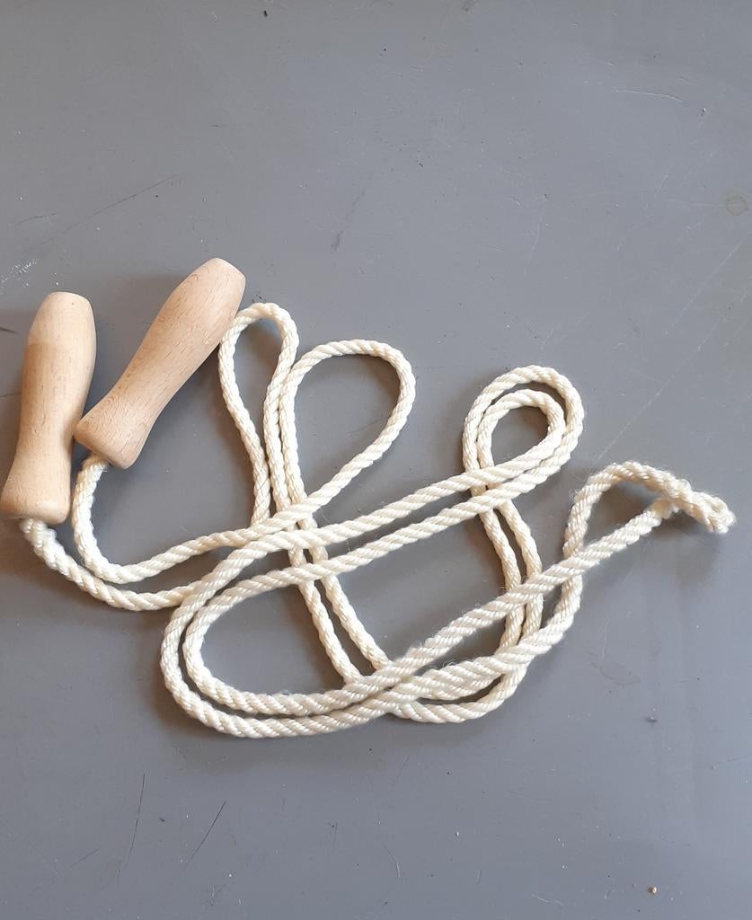 Corde à sauter poignée bois, Sports & Fitness, Enlèvement ou Envoi, Corde à sauter, Comme neuf