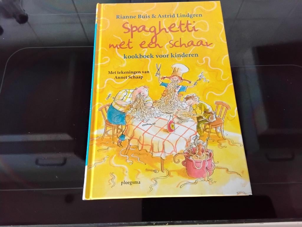 Spaghetti met een schaar/kookboek kinderen/Pippi Langkous, Boeken, Ophalen of Verzenden, Zo goed als nieuw